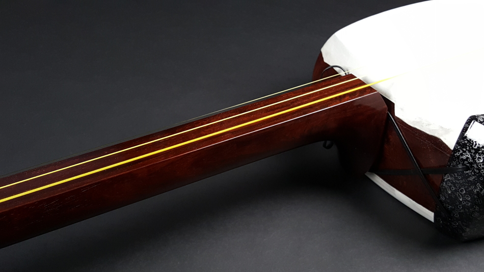 高級 中棹 三味線 花梨 正寸 丸打胴 和楽器 民謡 治唄 ハードケース付