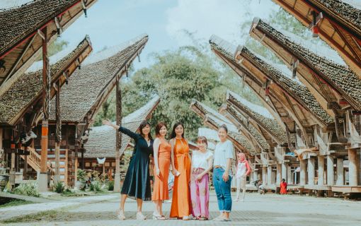スラウェシ島 トラジャ族の穀物庫の壁板 スラウェシ トラジャ族の穀物