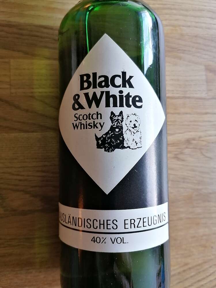 Black & White Special Blend of Buchanan's Choise Old