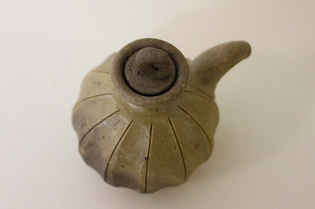 永末隆平作 備前焼 金彩しょうゆさし 備前焼陶吉は人間国宝作品から