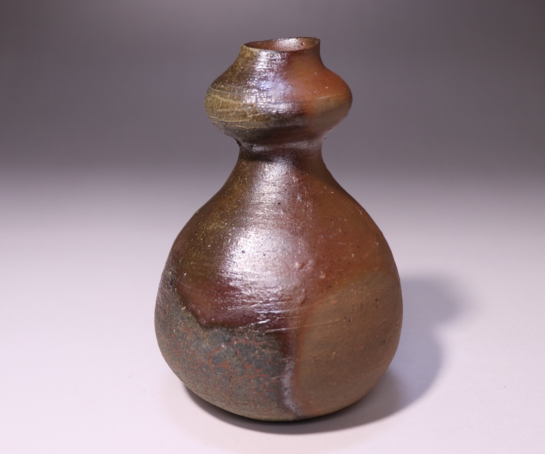 須藤武雄作、糠釉共手片口鉢、御茶席の茶菓子入れ。 須藤