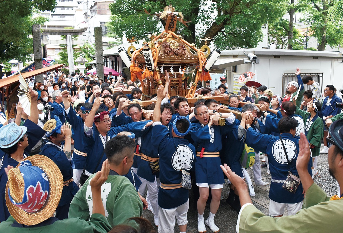 峰岡町神輿 四半世紀ぶりに宮入り 前会長の遺志継ぎ渡御 | 保土ケ谷区