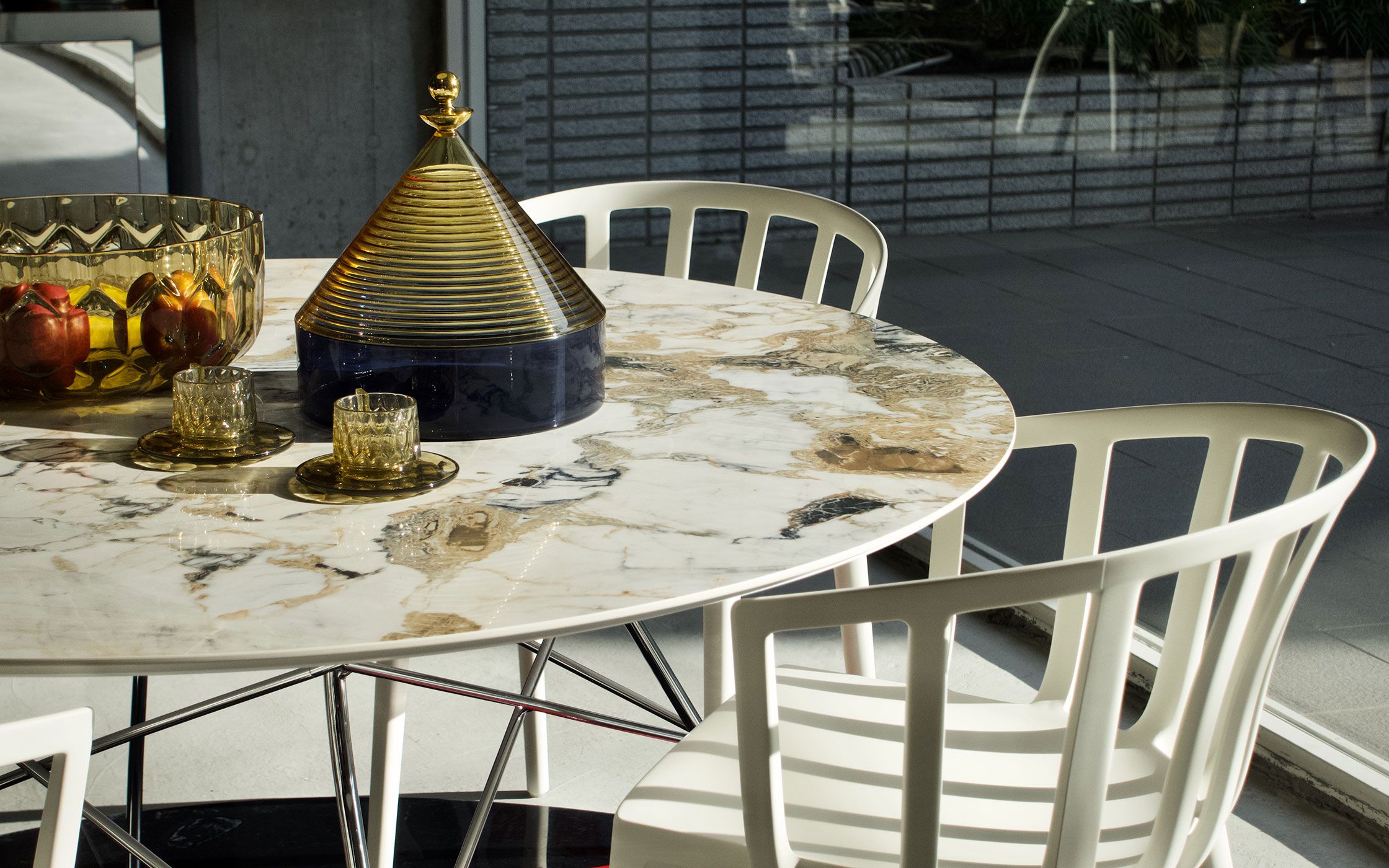 大胆かつエレガントな大理石柄シンフォニーの魅力を徹底解説[Kartell
