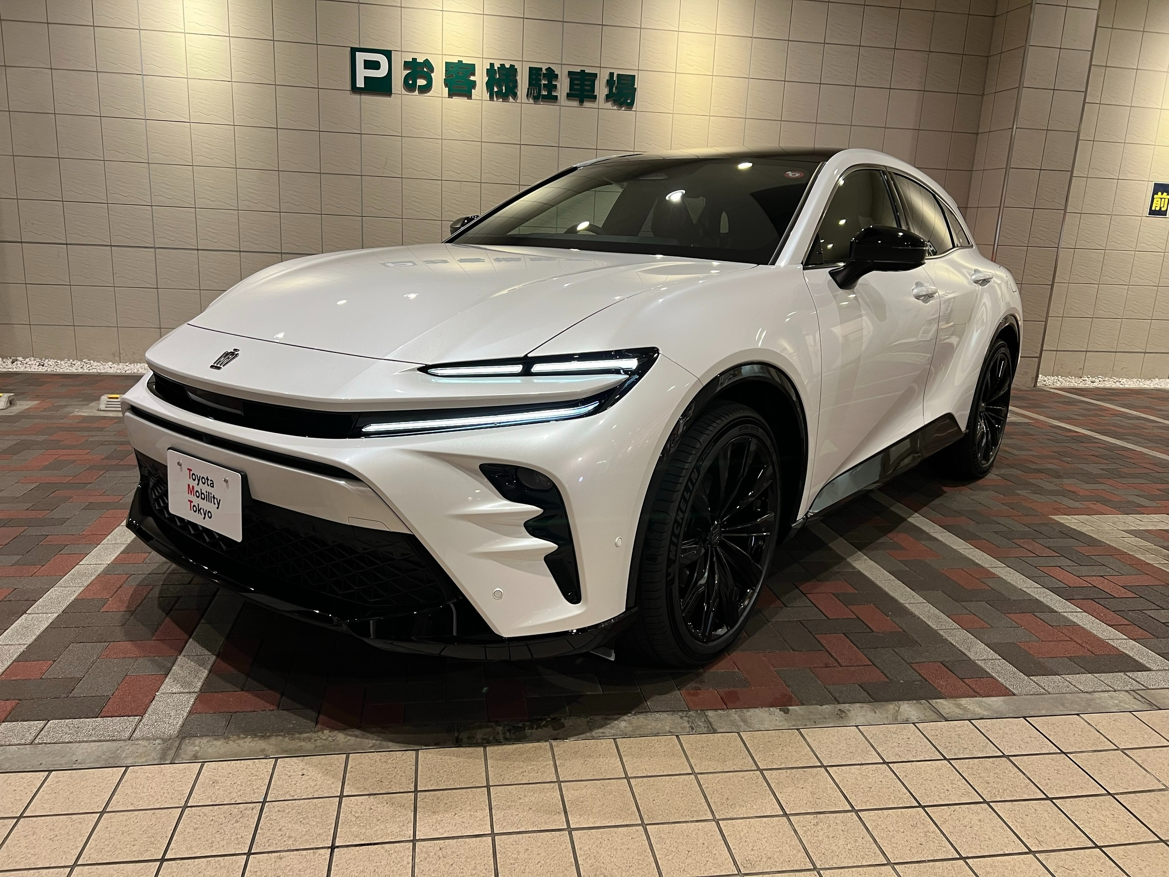 小平店に、今話題のクラウンスポーツが来た‼