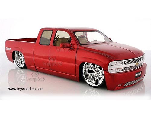 2002 Chevy Silverado Pickup Truck 63112MR5 1/18 scale Jada Toys