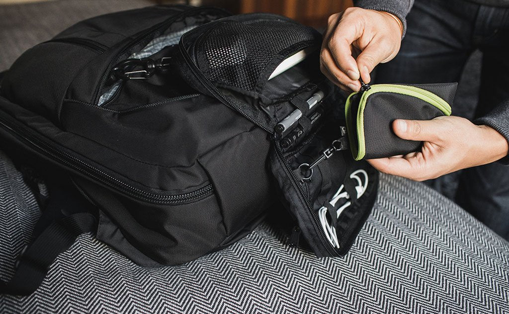 TOM BIHN Size 2 Handy Little Thing (HLT), Tech Organizer, 2.1L