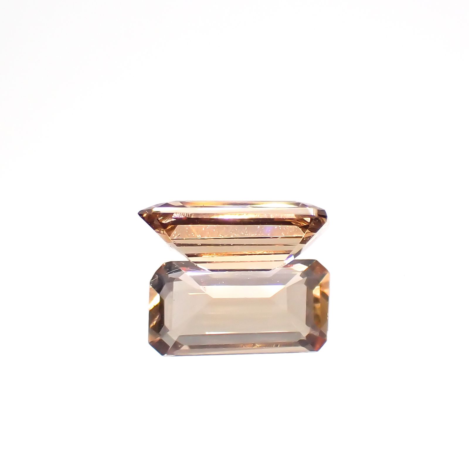 インペリアルトパーズ(宝石名トパーズ)ブラジル産 識別済 0.81ct / 7.6