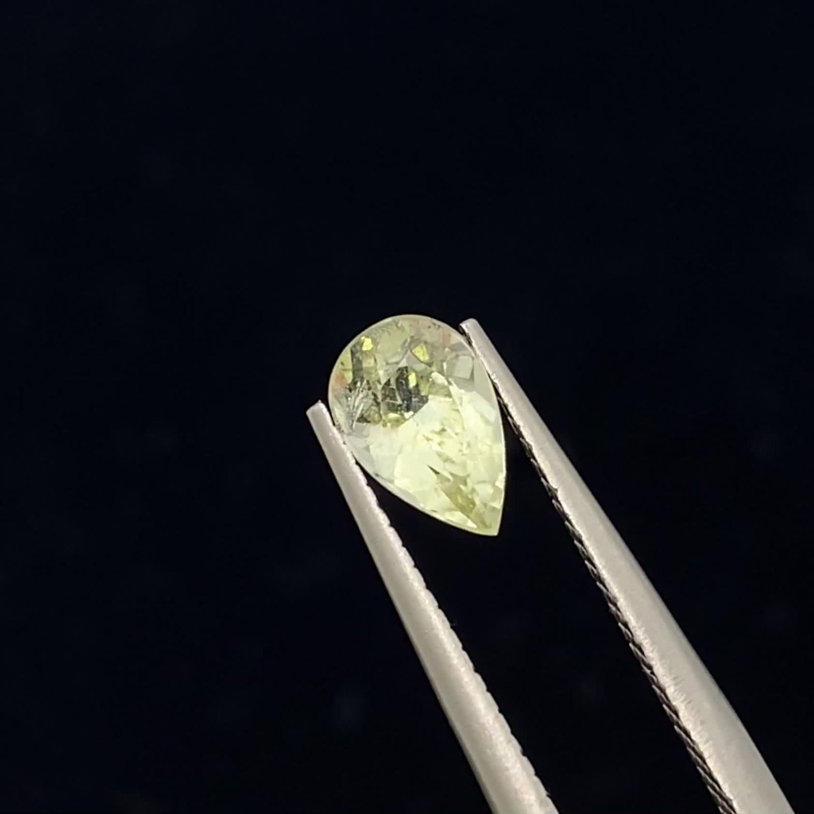 ブラジリアナイト(宝石名ブラジリアナイト)ブラジル産 識別済 0.77ct