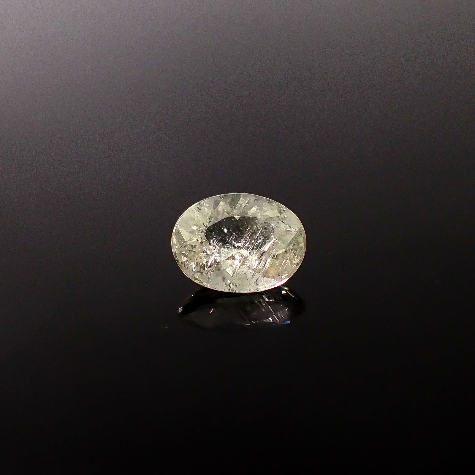 ブラジリアナイト(宝石名ブラジリアナイト)ブラジル産 識別済 0.99ct