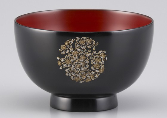 汁椀 吉祥紋沈金（模様は5種類あり） 1客35,200円（税込） | 輪島塗の