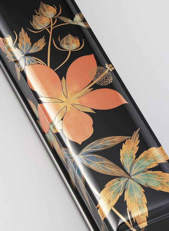 短冊箱 芙蓉（ふよう）蒔絵は、大輪の芙蓉が豪華に咲く短冊箱 | 輪島塗
