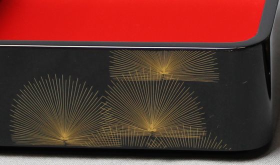 三段重箱 寿松沈金（平台付） 429,000円（税込） | 輪島塗の塗師屋