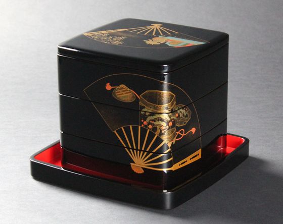 三段重箱 扇面胡蝶蒔絵 1,045,000円（税込） | 輪島塗の塗師屋 輪島