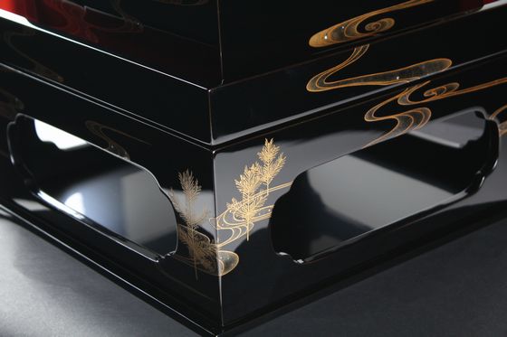 五段重箱 四季草花蒔絵 3,300,000円（税込） | 輪島塗の塗師屋 輪島