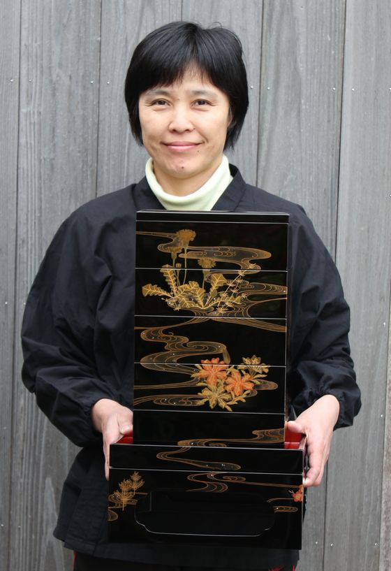 五段重箱 四季草花蒔絵 3,300,000円（税込） | 輪島塗の塗師屋 輪島