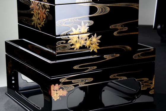 五段重箱 四季草花蒔絵 3,300,000円（税込） | 輪島塗の塗師屋 輪島