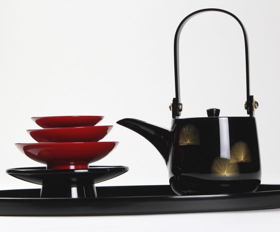 屠蘇器（小判盆型）寿松沈金 330,000円（税込） | 輪島塗の塗師屋 輪島