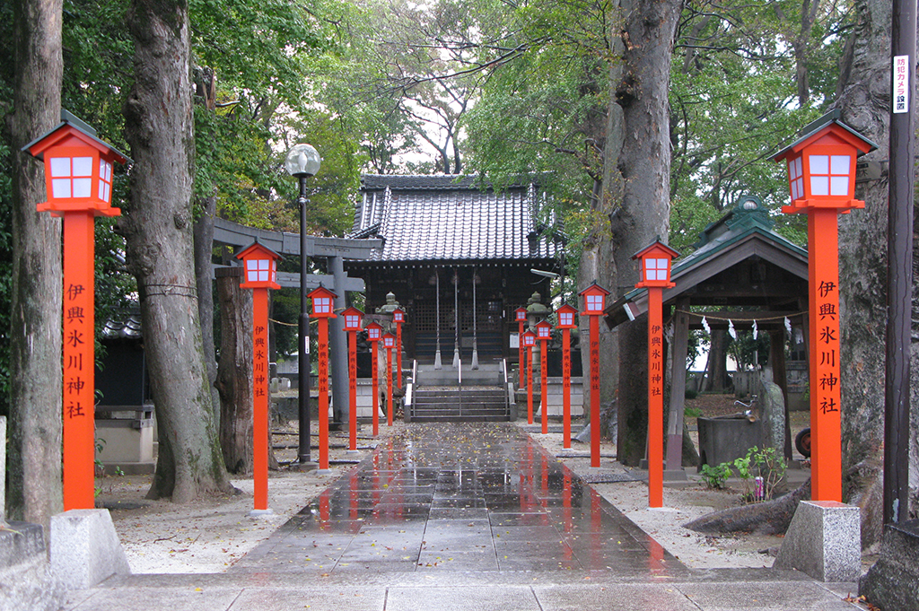 アルミ製 常夜燈（灯篭・献燈籠） – 特許「アルミ社寺軒先枠組工法