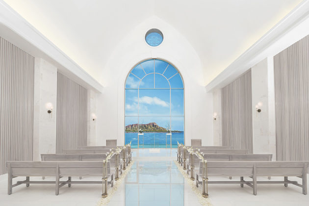 ハワイの青い海とダイヤモンドヘッドの眺望の美しさをより一層強調する