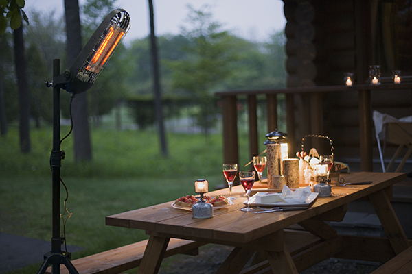 屋外用遠赤外線ヒーター ルッチョラ | 防塵・防水のスポット暖房機器