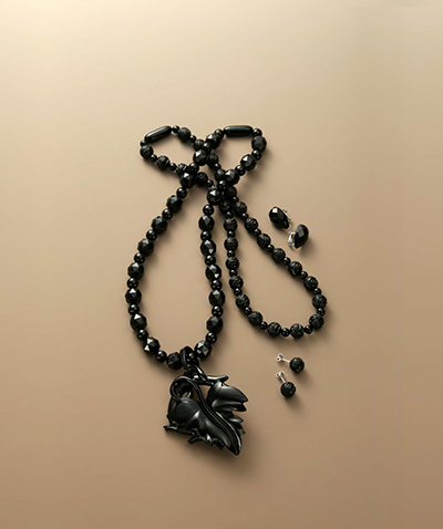 Victorian JET］ ～空白の百年を経て甦った漆黒の宝石 ジェット ～