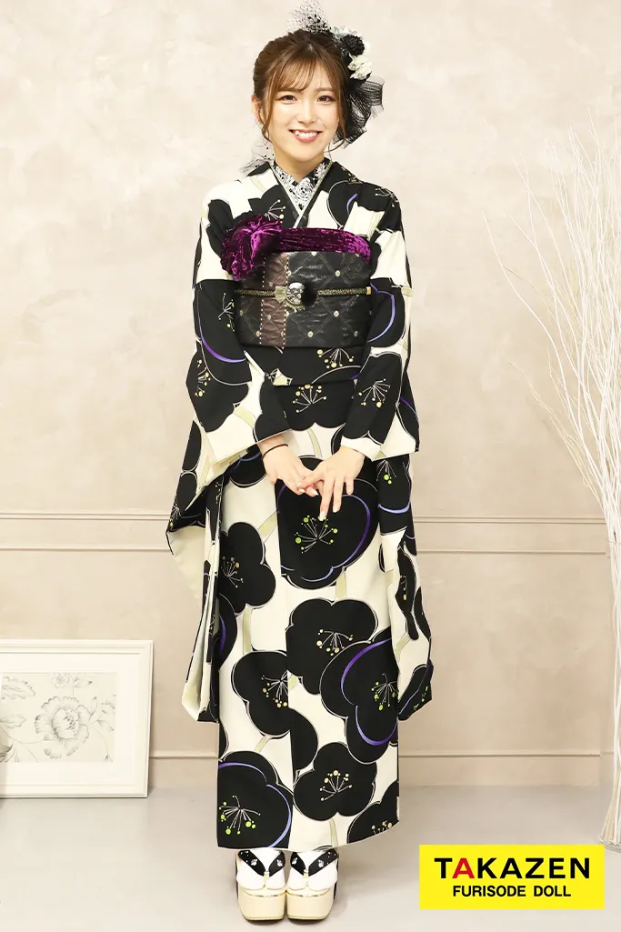激安レトロ 白/黒 梅柄/総柄 シンプル 個性的 モノトーン振袖 モダン