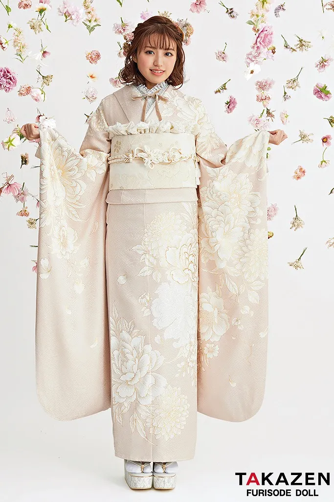 振袖 ベージュ系 松に孔雀 着用可ですが裏地にシミあり インテリア