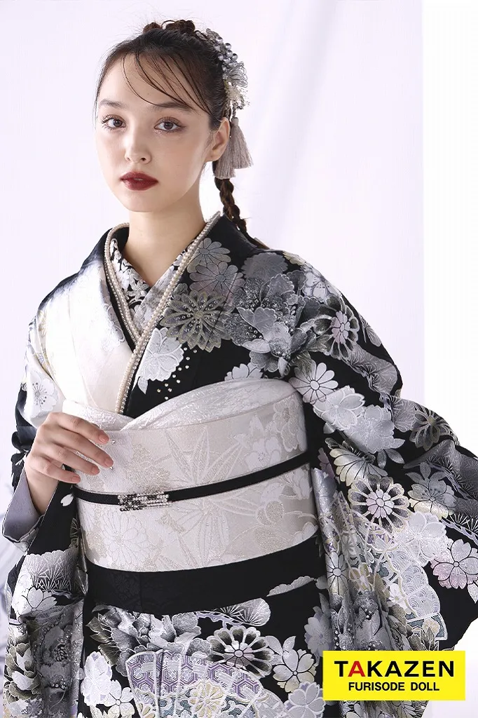 あ913) モダンな粋を纏う ✦ グレーに黒亀甲花模様 アンティーク振袖