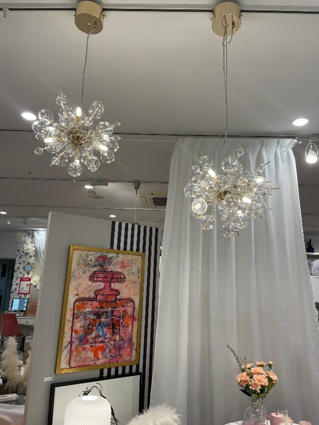 インテリアスタッフのオススメ✨新作のシャンデリア展示が増えました