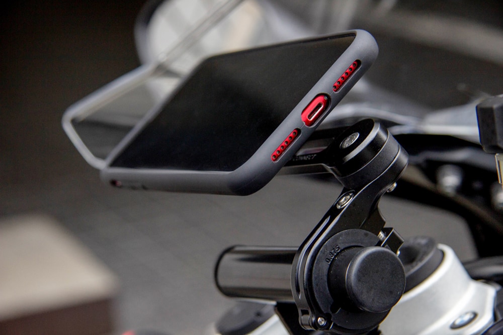 SPコネクトの片手で簡単に着脱可能なケース一体型スマホマウントを使っ