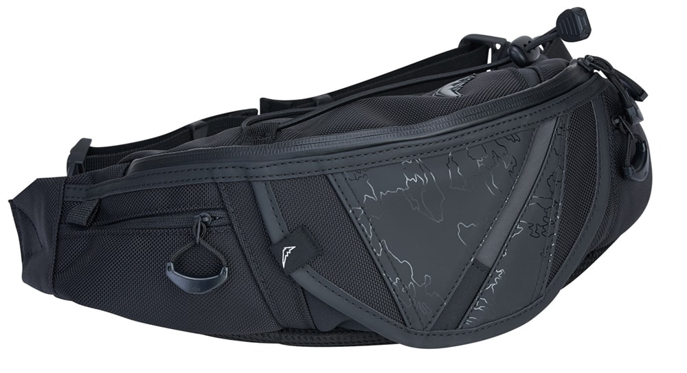 クシタニのバッグシリーズにブラック迷彩の限定モデル“ブラックアウト