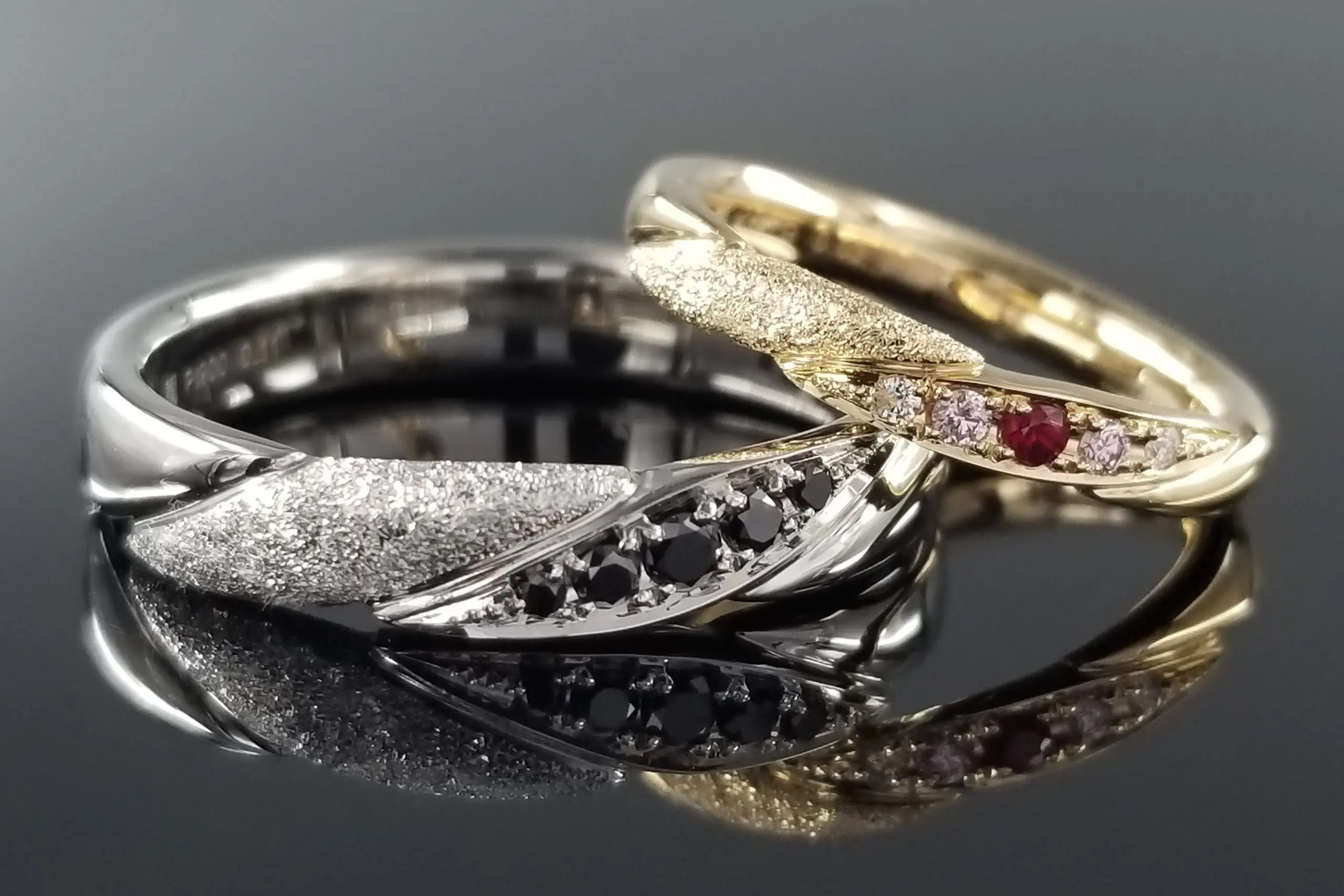 丸みを抑えたシンプルなデザインでスタイリッシュに。 | 結婚・婚約