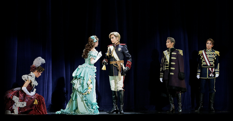 宝塚歌劇 花組『うたかたの恋』『ENCHANTEMENT―華麗なる香水―』特集