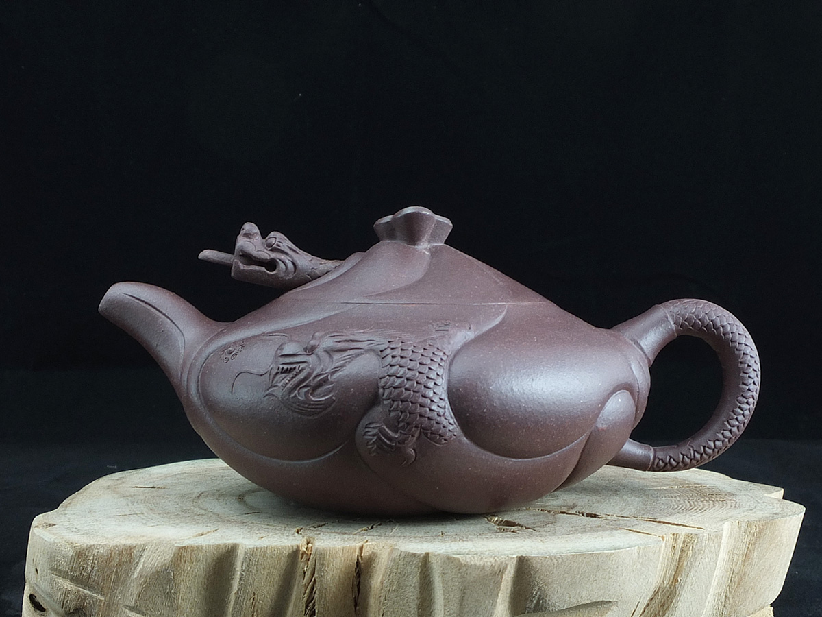 中国古美術・宜興原鉱底槽清泥紫砂壺 龍馬精神・紫砂壺・底款:朱可心紋