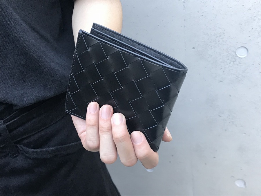 BOTTEGA VENETA/ボッテガヴェネタ】より2つ折り財布のご紹介です