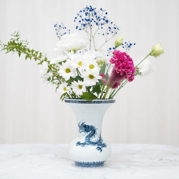 極上細密龍彫り細工 花瓶 真作保証 平戸藩 三川内焼白磁 如意宝珠 白竜