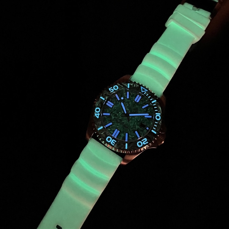 SPINNAKER】ベルトもベゼルもインデックスもダイヤルも針も光る