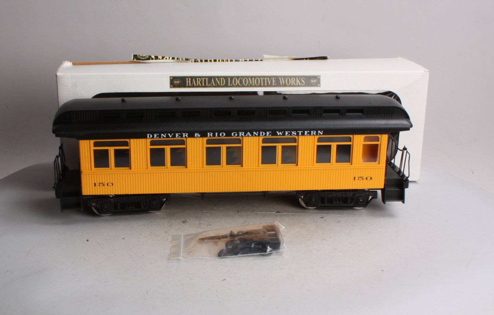 Hartland 06217 G Scale Denver & Rio Grande Western Long Passenger
