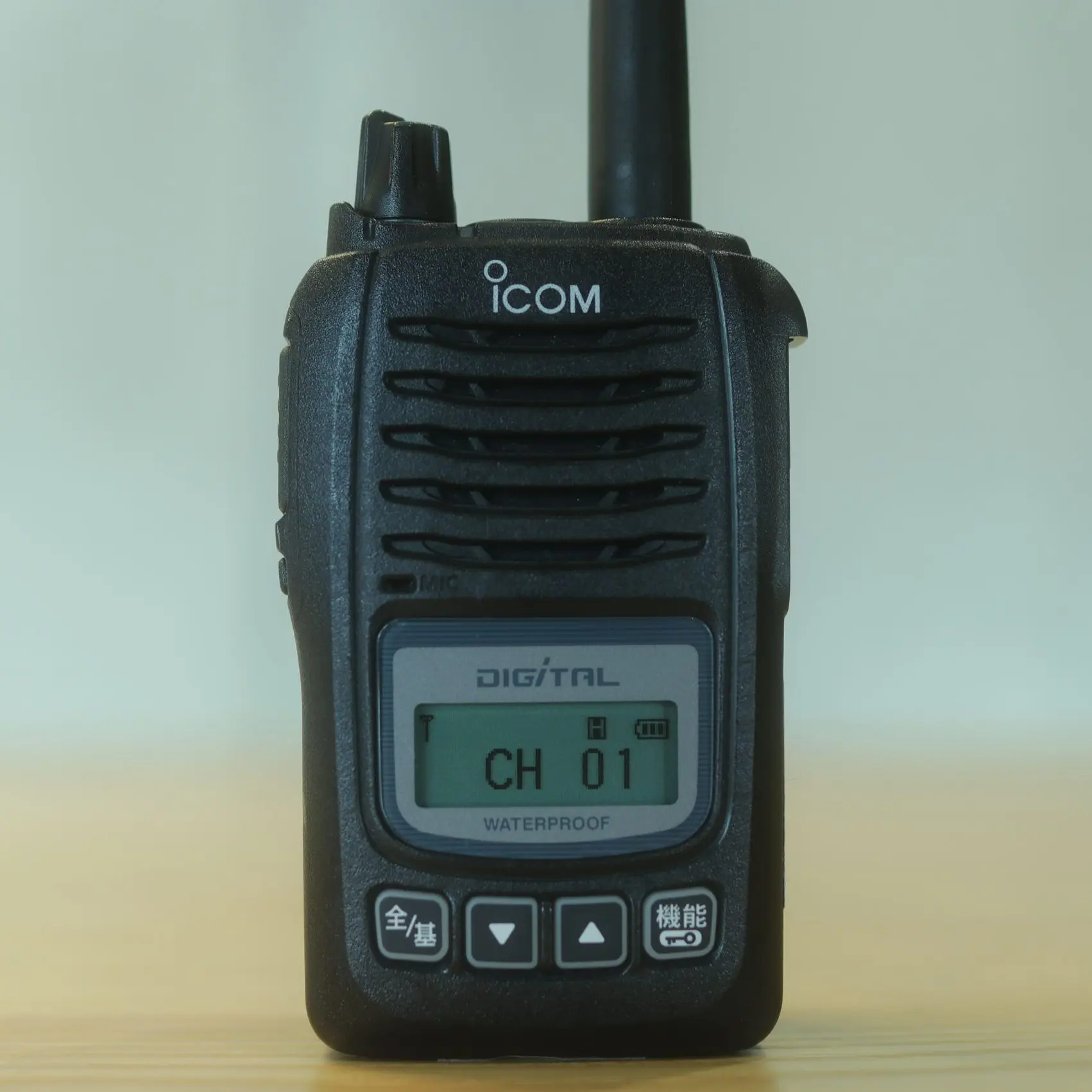 携帯型デジタル簡易無線機「icom IC-D60」のレンタル | transceiver365