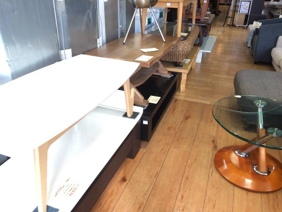 IDC大塚家具取り扱い、ロナルドシュミットのガラステーブル入荷