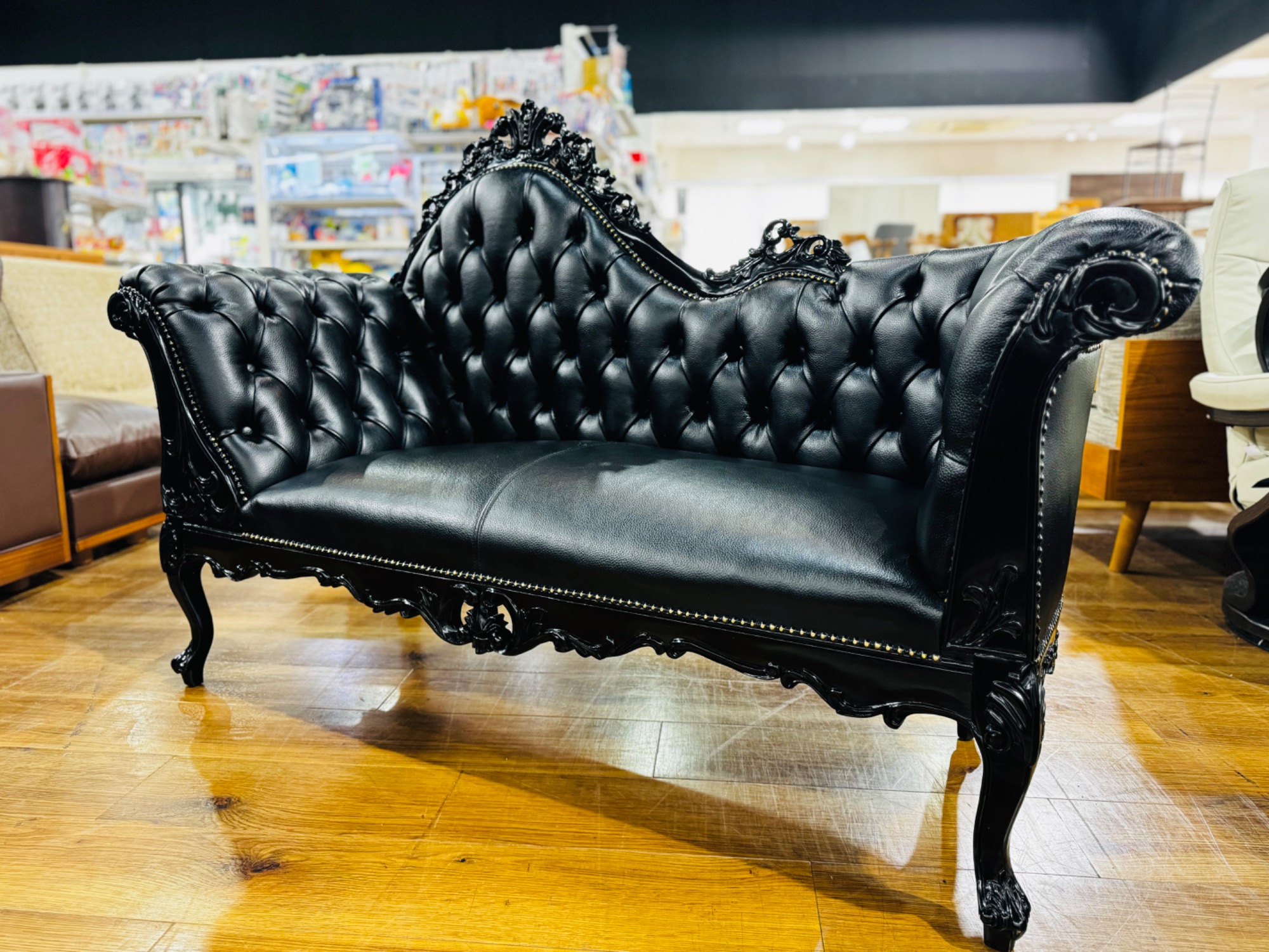 家具大量展示中！】ロココ調 猫脚2Pソファーが買取入荷いたしました