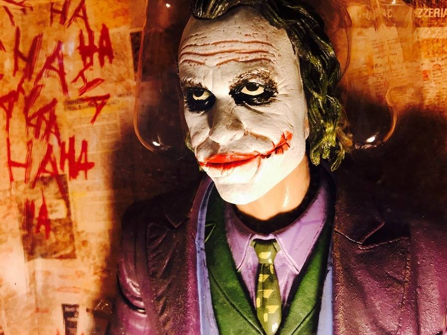 NECA】ダークナイト・ジョーカー 1/4スケールフィギュア入荷致しました