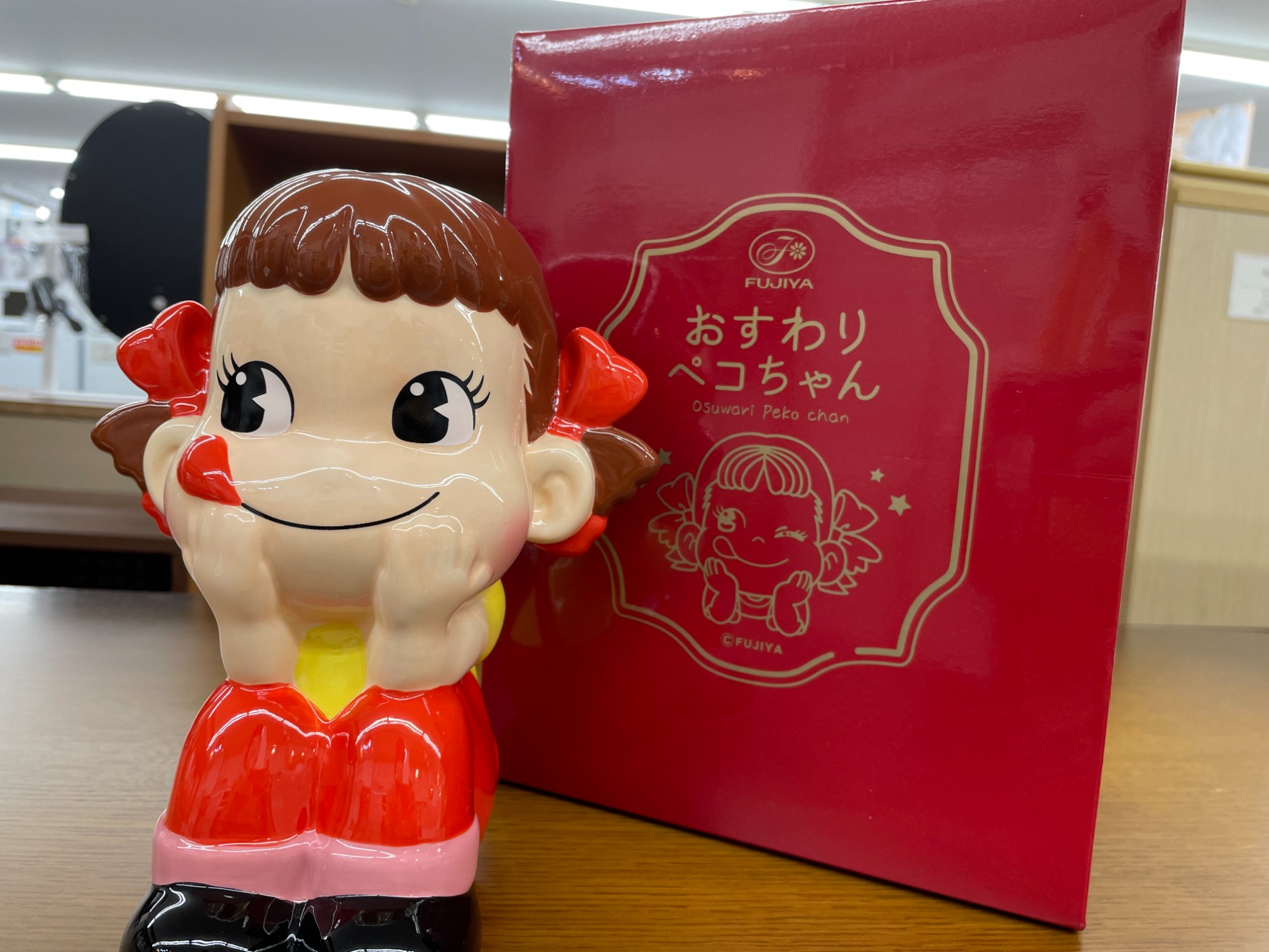 FUJIYA/不二家】陶器フィギュア おすわりペコちゃんが入荷しました