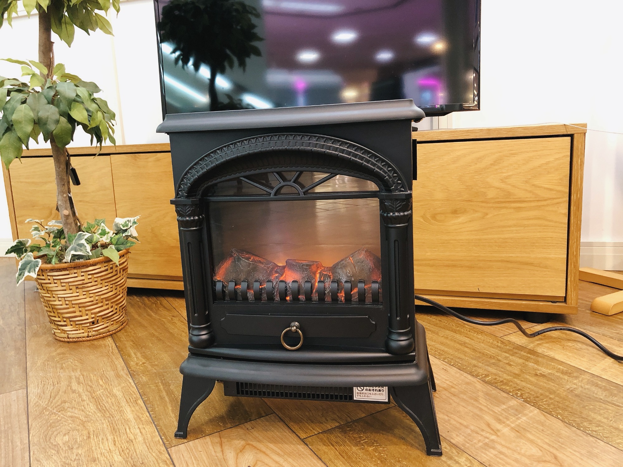ニトリ ミドルワイド暖炉型ファンヒーター NI BLT-999B-8-BK 美品