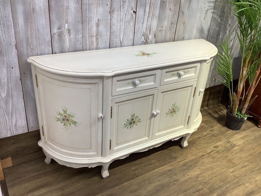 姫系家具】エレガントなロココ調デザインのキャビネットが入荷しました