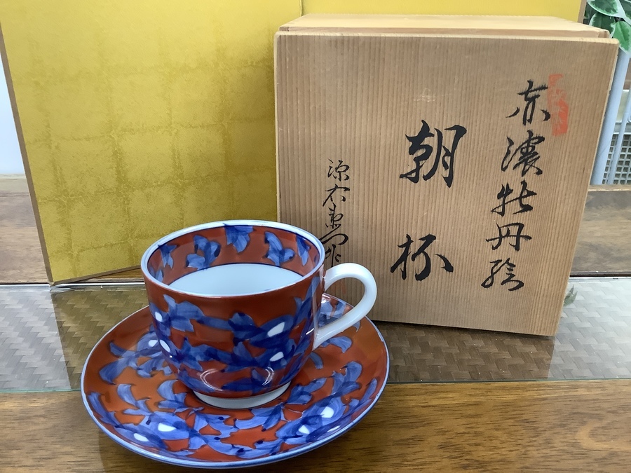 赤濃牡丹絵】名窯”源右衛門”の和モダンなコーヒーカップ入荷しました
