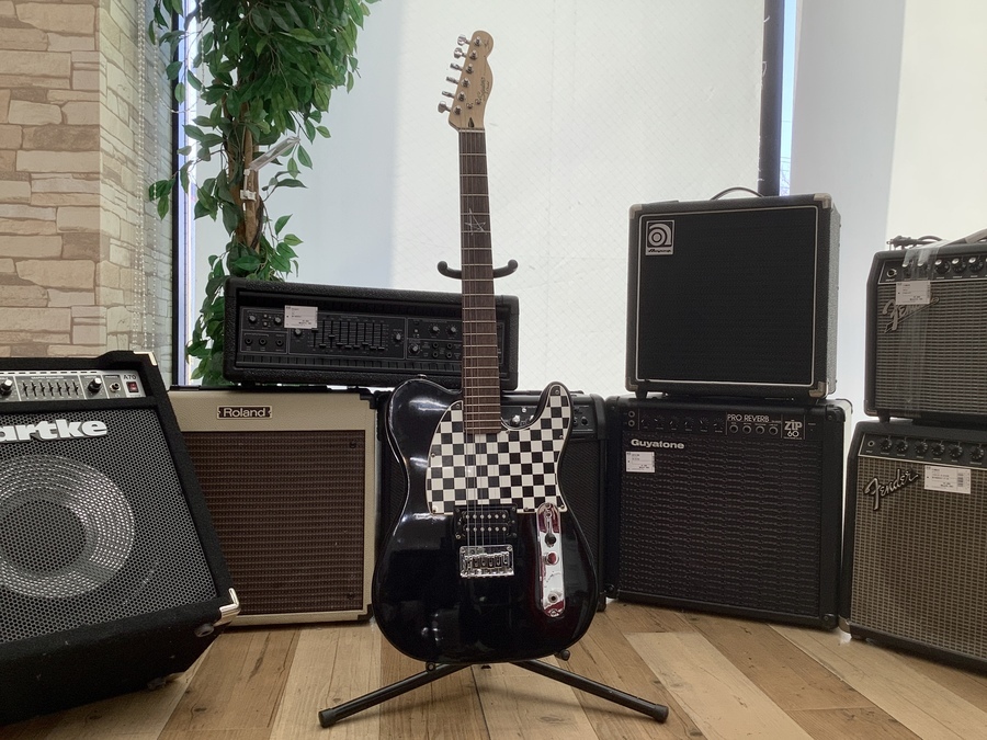 アヴリル・ラヴィーンモデル フェンダー テレキャスター スクワイア