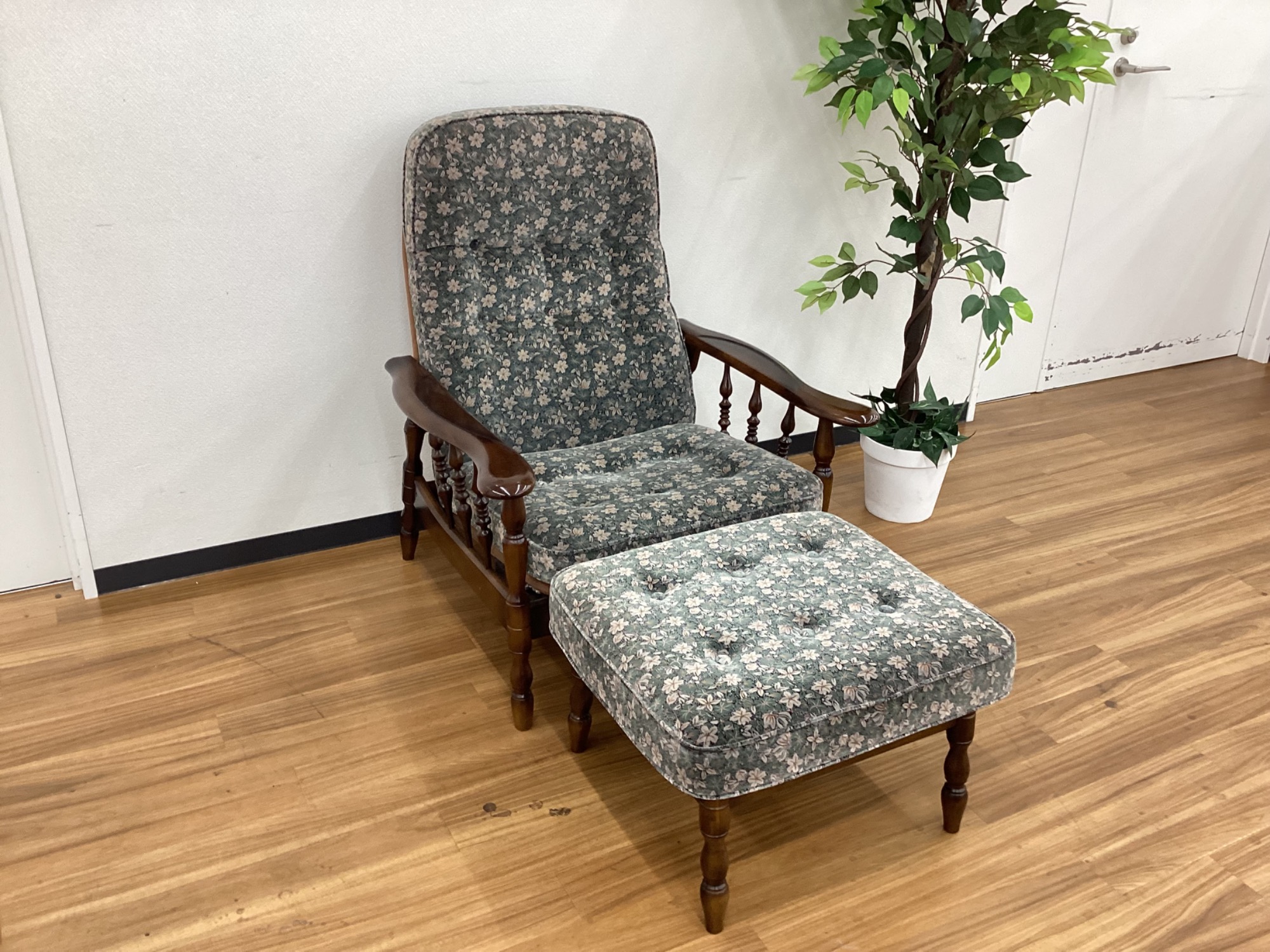 カリモク オットマン コロニアル karimoku（カリモク）】オットマン