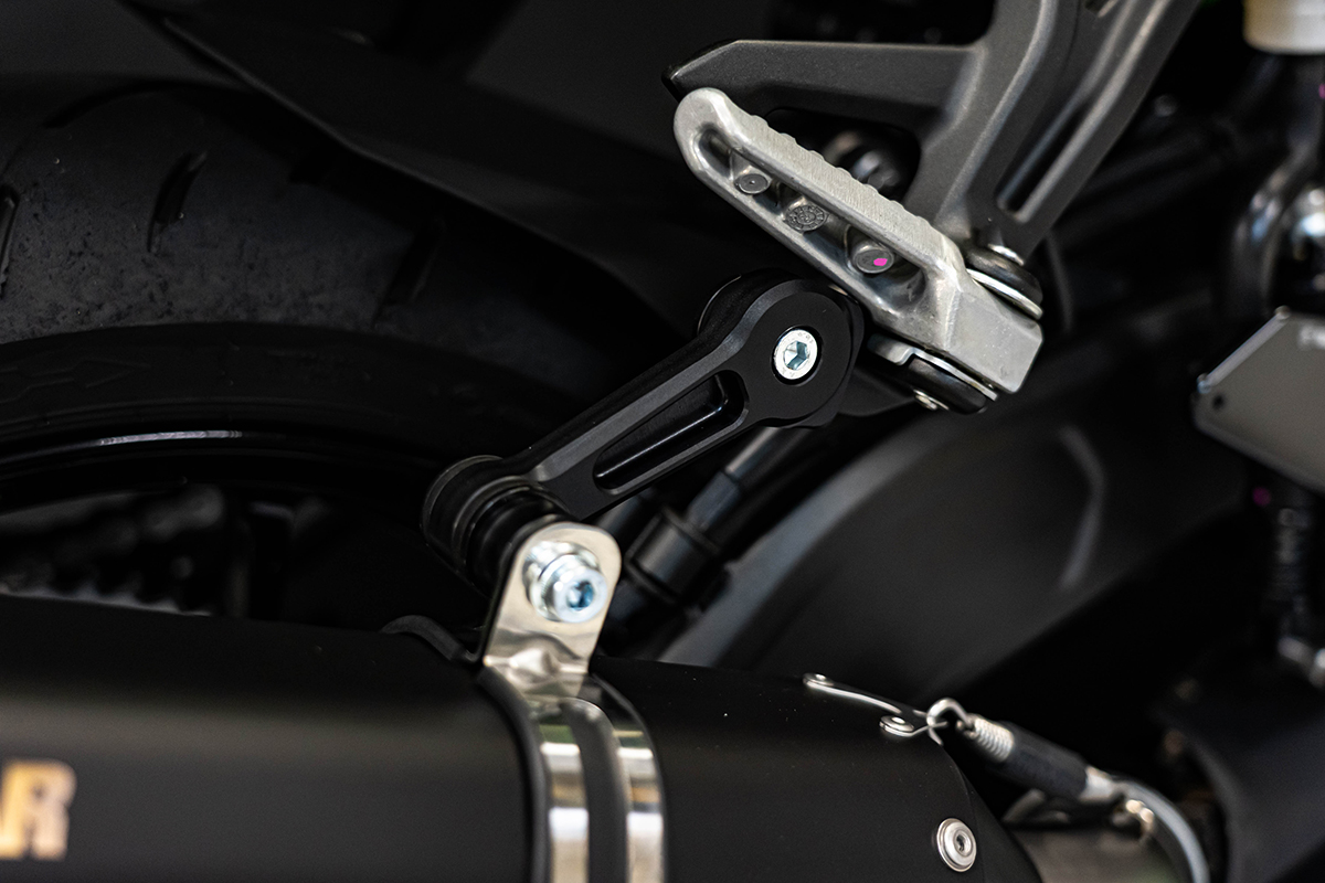 Ninja ZX-4R トリックスター政府認証スリップオンマフラーIKAZUCH