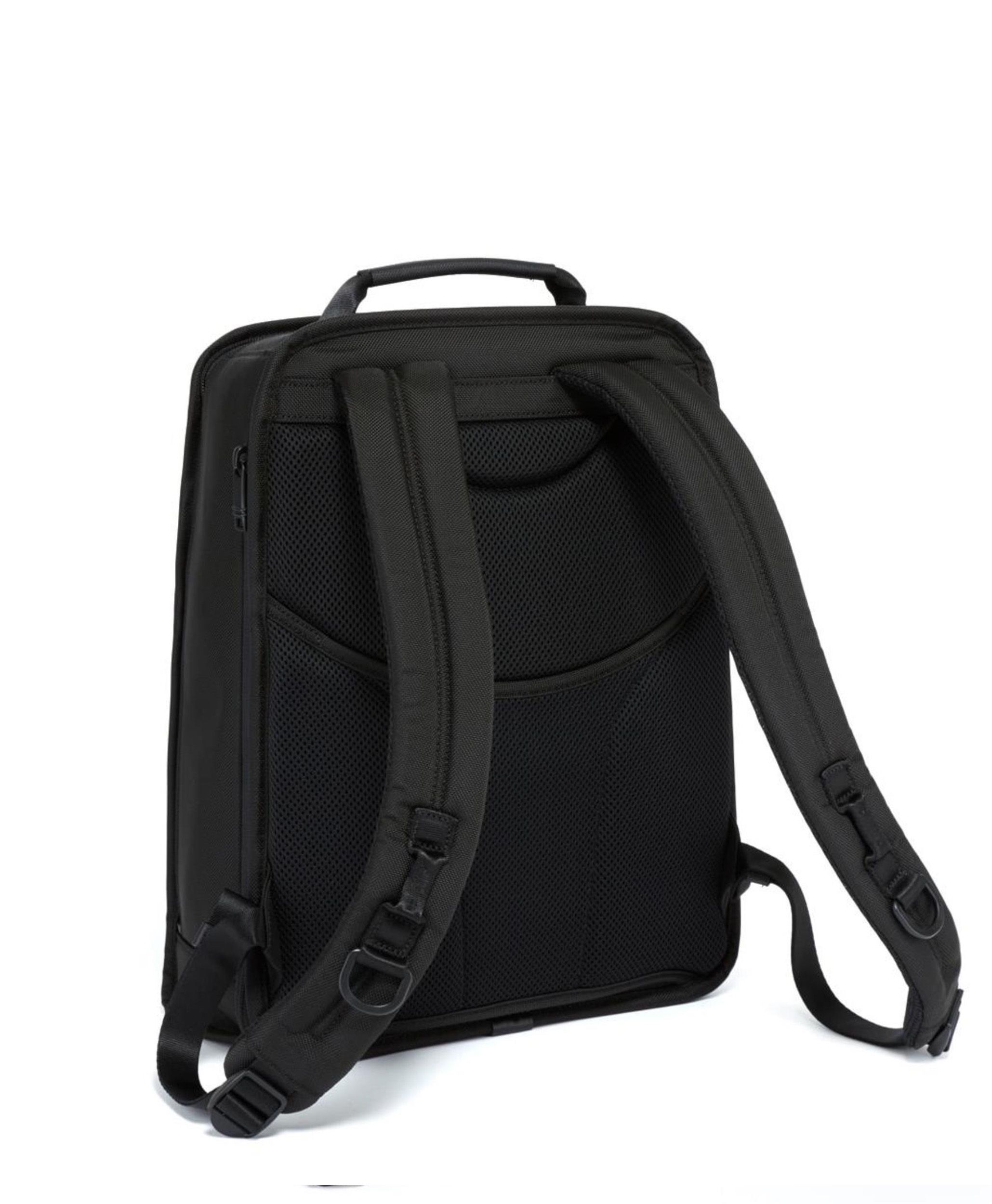 TUMI コンパクト エキスパンダブル ホィールド ブリーフ 機内持込可 黒